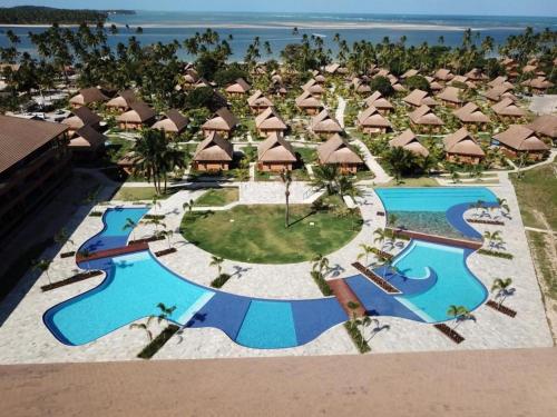 an aerial view of the resort at Flat no melhor trecho de Carneiros in Praia dos Carneiros