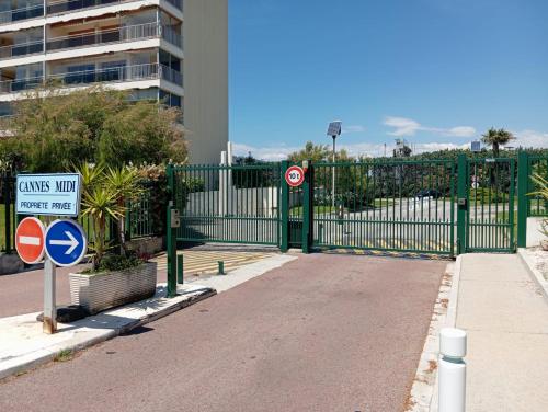 Résidence bord de mer, Cannes Midi, Accès direct à la plage et parking privatif