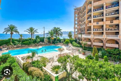 Бассейн в Cannes appartement vue mer , piscine или поблизости
