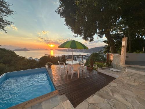 Basen w obiekcie Casa com vista panorâmica do RJ e Niterói lub w pobliżu