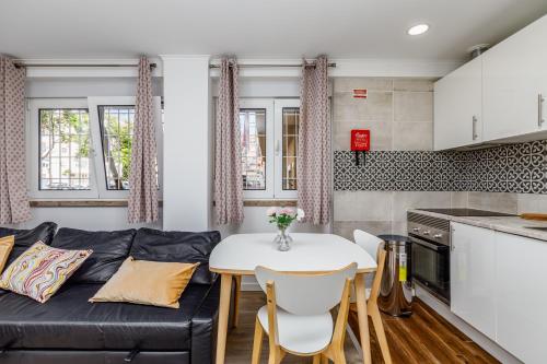 a living room with a couch and a table at Mia Guest House Cave in Setúbal