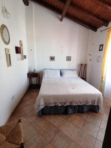 a bedroom with a large bed in a room at B&B CasaCorì in Orosei