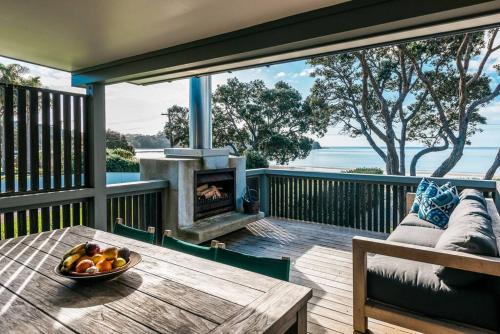 ONEROA BEACHFRONT - Coast and Country