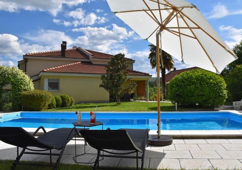 Villa Luka 내부 또는 인근 수영장