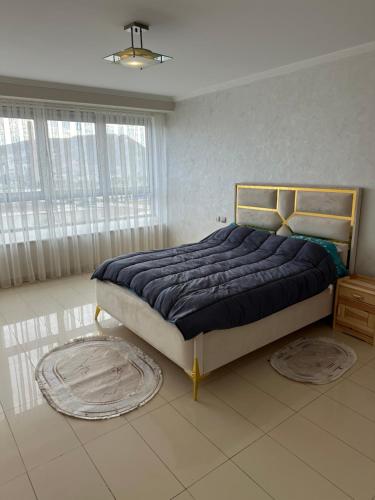 a bedroom with a large bed in a room with windows at Sidi Mhamed mobilart in Oran