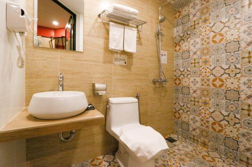 a bathroom with a toilet and a sink at Golden Roof Hotel, Seri Iskandar in Seri Iskandar