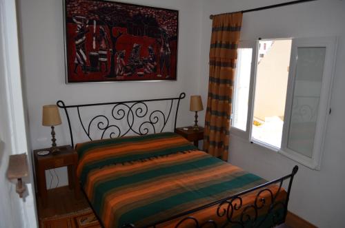 Una cama o camas en una habitación de Tanger Chez Habitant
