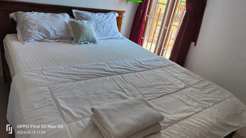 Ein Bett oder Betten in einem Zimmer der Unterkunft Jatisela Homestay5