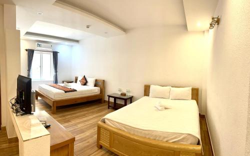 Una cama o camas en una habitación de Sun Rose Hotel & Apartment