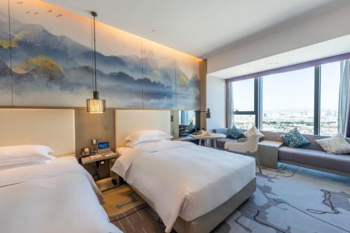 Letto o letti in una camera di Delta Hotels by Marriott Kunming