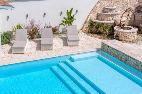 Der Swimmingpool an oder in der Nähe von Villa Sabina - Appartamento Arancio