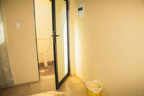 Un baño de Ingwenya Guesthouse
