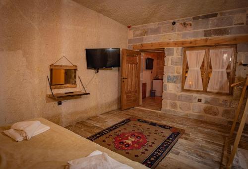Una cama o camas en una habitación de Sur Cave Hotel