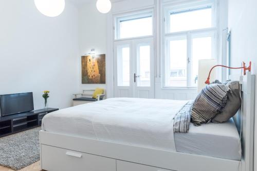 Foto NewSunny Apartment at the BudaCastle 5