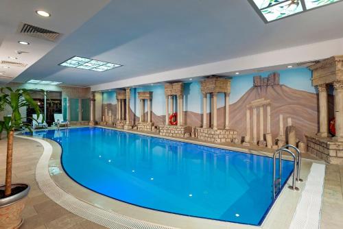 Piscine de l'établissement Crowne Plaza Antalya by IHG ou située à proximité