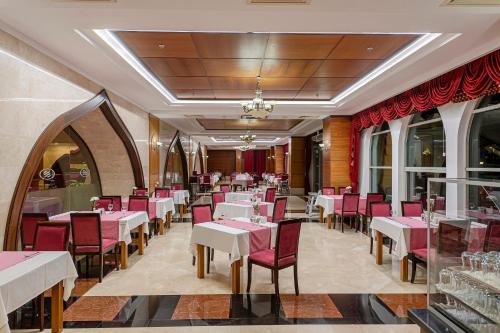 Restaurant ou autre lieu de restauration dans l'établissement Crowne Plaza Antalya by IHG