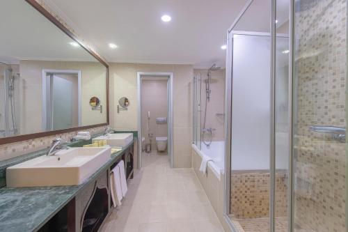 Salle de bains dans l'établissement Crowne Plaza Antalya by IHG