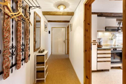 a hallway leading to a kitchen with wooden beams at Ferienwohnung Gute Stube in Veckenstedt