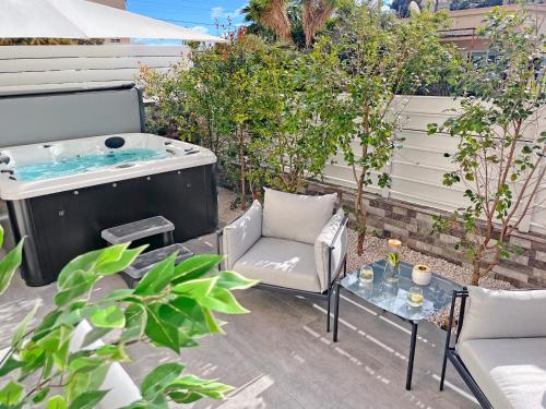 The Encino - luxury seaside suite