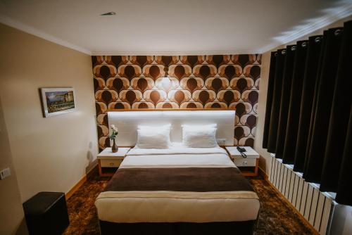 Ένα ή περισσότερα κρεβάτια σε δωμάτιο στο Horon Hotel
