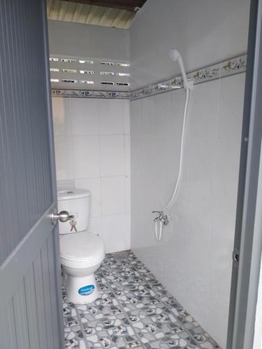 a bathroom with a toilet and a shower at BenTrestay in Giồng Tú Ðiền