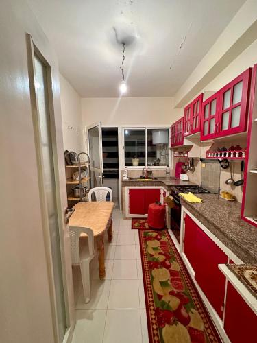 Kuchyň nebo kuchyňský kout v ubytování Appartement à louer Alhoceima