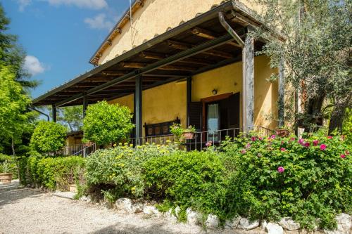 Κήπος έξω από το Il Grappolo e La Rosa - Sagrantino