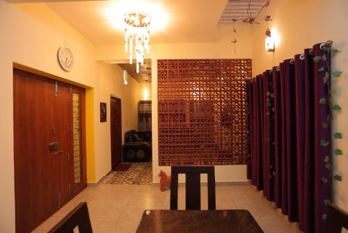 a hallway with a table in a room at Ruby Villa in Puducherry
