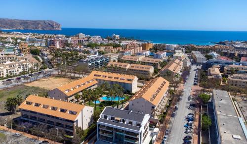 Golden Gardens, ground floor apartment with large terrace, smart TV, fibre internet, parking