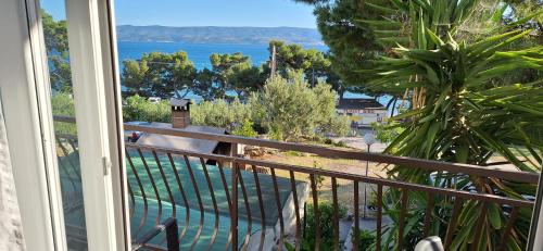 a balcony with a view of the ocean at Summerhouse Duće Omiš in Duće