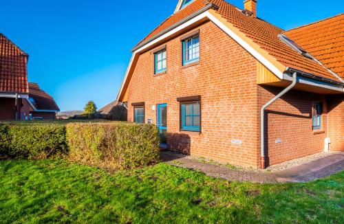 a red brick house with a red roof at Ganterhals 4 Whg1 in Dahme