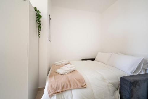 a bedroom with a bed with a blanket on it at White Horizon in Macchie