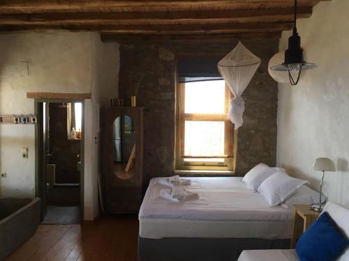 Postel nebo postele na pokoji v ubytování Lizard house 180 sea view - Serifians Residences