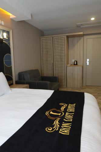Ένα ή περισσότερα κρεβάτια σε δωμάτιο στο Iron Loft Hotel