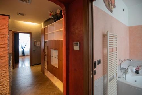 Vonios kambarys apgyvendinimo įstaigoje La casa dei girasoli wifi e relax