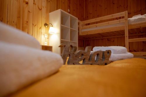 a room with a bunk bed with towels on it at Montebelo Villas in Veliko Tŭrnovo