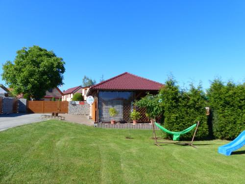 a yard with a hammock and a house at Penzion Říše in Třeboň