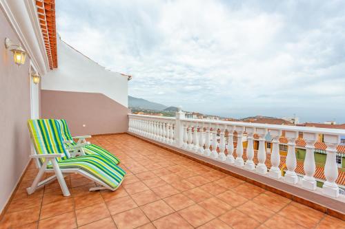 a balcony with a chair and a view at Villa Teide in La Orotava