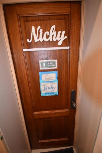 a wooden door with a mickey sign on it at VichyeNichy in Morena