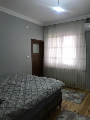 Ένα ή περισσότερα κρεβάτια σε δωμάτιο στο Sakin Köy Evi