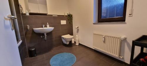 Ένα μπάνιο στο TAKAppartement Dormagen