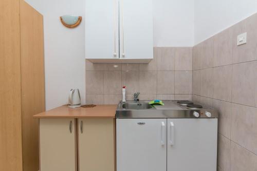Kuchyň nebo kuchyňský kout v ubytování Apartments by the sea Podaca, Makarska - 4734