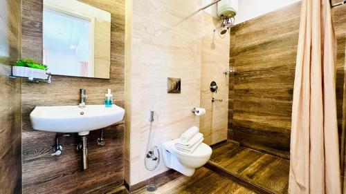 Bilik mandi di Olive Service Apartments New Town