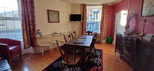 a dining room with a table with chairs and a dining roomiasm at Fáilte Lodging Kenmare Town Centre in Kenmare