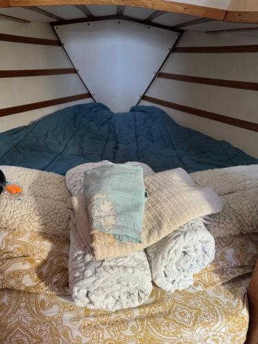 Tempat tidur dalam kamar di Disfruta del mar cerca de Barcelona