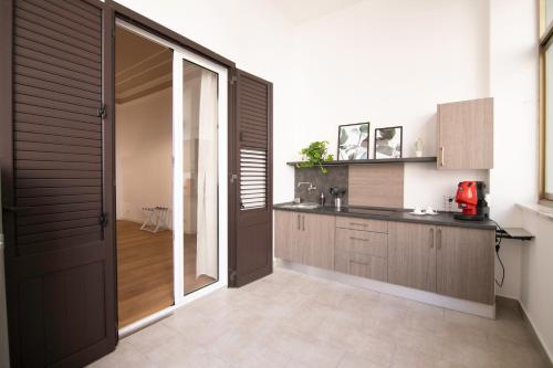Кухня или мини-кухня в Villareale47 Luxury Suites & Rooms
