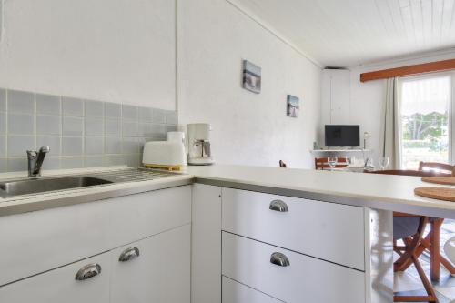 Dapur atau dapur kecil di Échappée à 400m de la plage des Sableaux