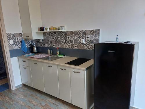 Η κουζίνα ή μικρή κουζίνα στο Hari Apartments Vathi, Agios Nikolaos Crete
