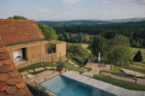 Foto Am Wildbachberg - Luxus Ferienhäuser mit Infinitypool, Privatsauna und Weinkeller 1