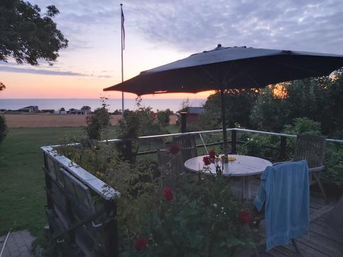 Východ nebo západ slunce při pohledu z bed and breakfast nebo okolí